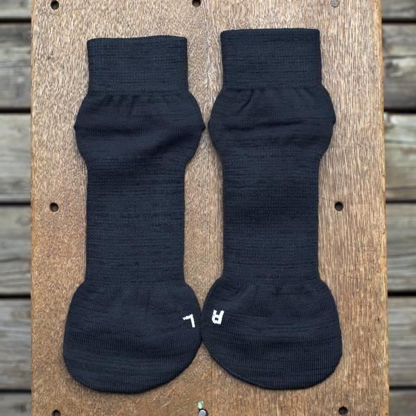 YUBI SOCKS Natural Shape Quarter Crew Axio Wool