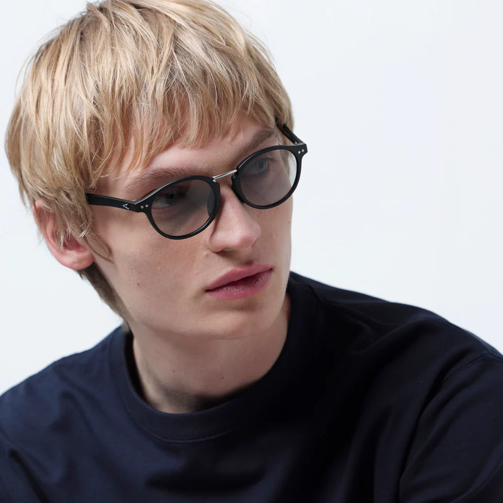 TYMER OLIVER Matte Black / Photochromic Grey Polarized