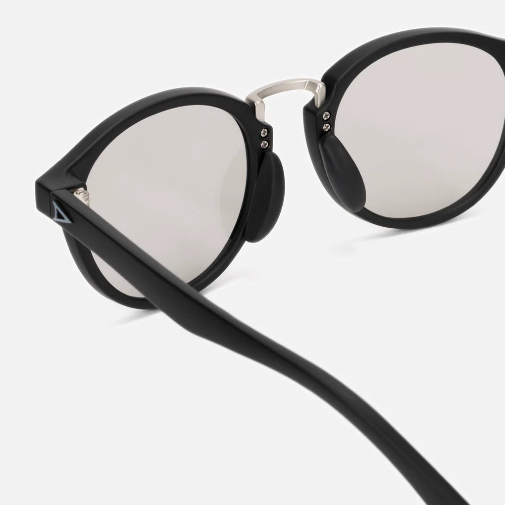 TYMER OLIVER Matte Black / Photochromic Grey Polarized