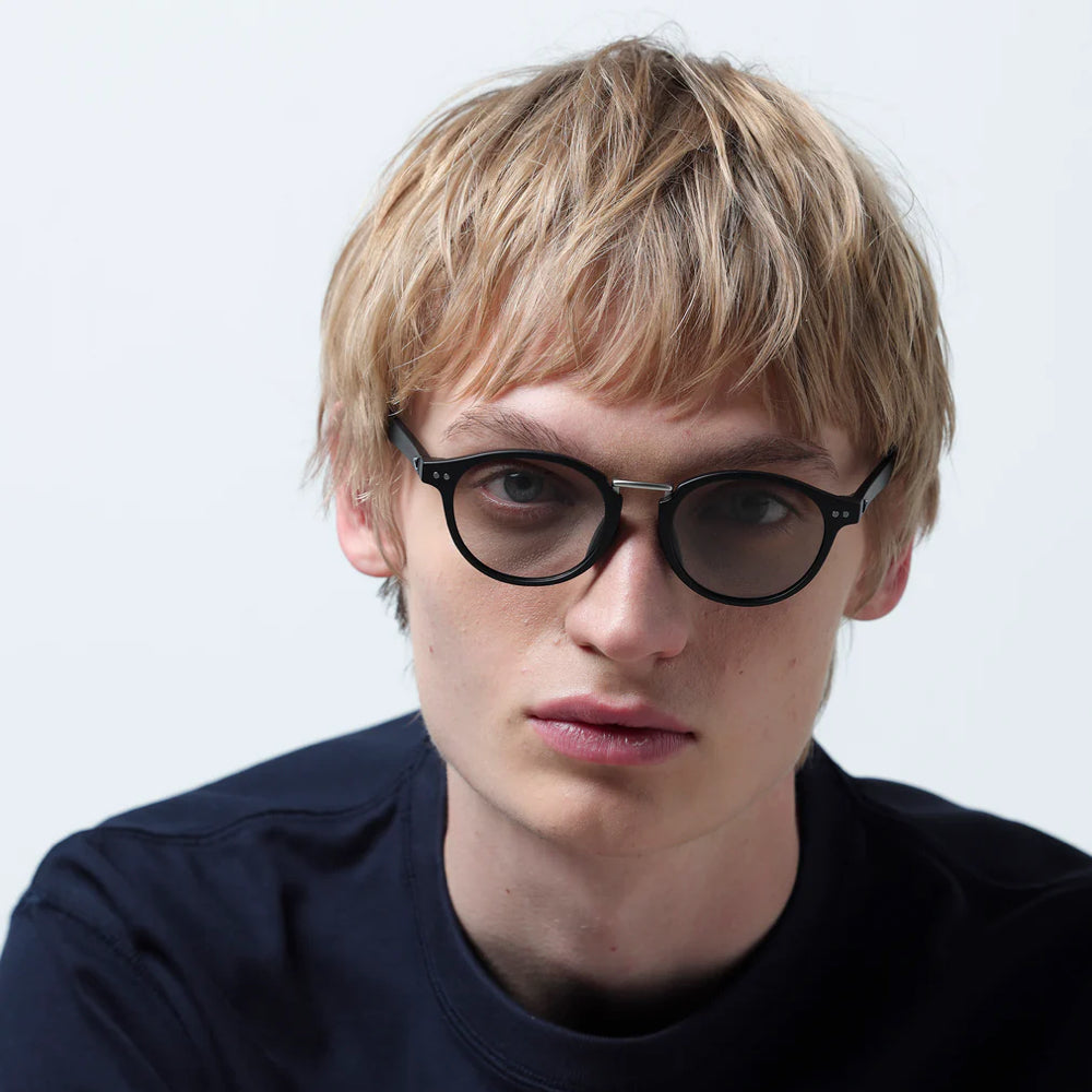 TYMER OLIVER Matte Black / Photochromic Grey Polarized